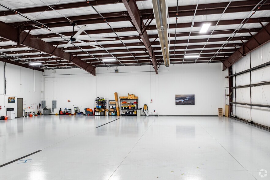 More Photos Of 3000 Airport Dr, Erie Light Manufacturing For Sale