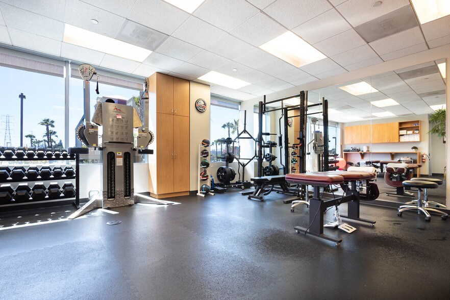 More Photos Of 14650 Aviation Blvd, Hawthorne Medical For Lease