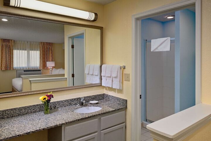 More Photos Of 15431 Conway Rd, Chesterfield Hotel For Sale
