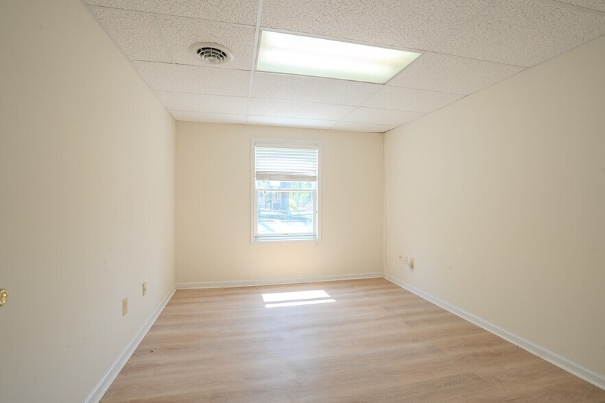 More Photos Of 77 S Union St, Lambertville Restaurant For Sale
