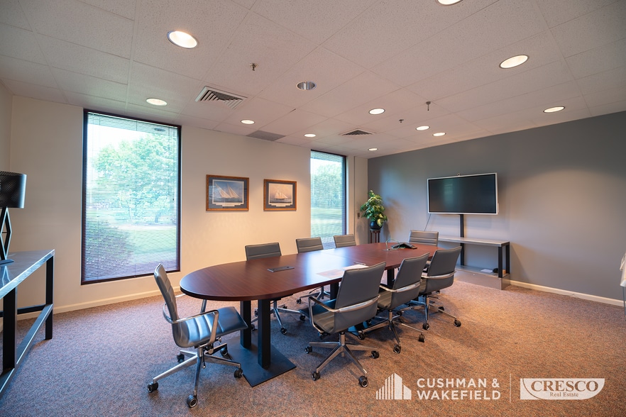 More Photos Of 11515 Alameda Dr, Strongsville Manufacturing For Lease
