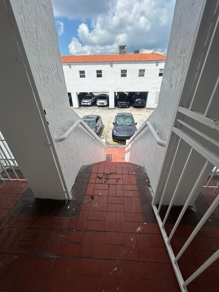 More Photos Of 7350 NW 7th St, Miami Flex For Lease