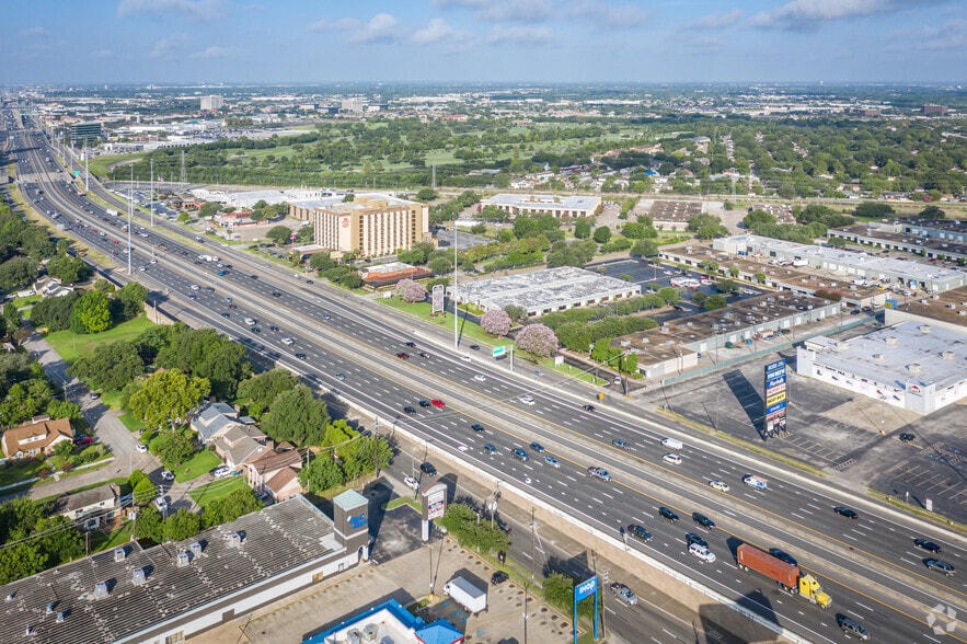 More Photos Of 9000 Southwest Fwy, Houston Unknown For Lease