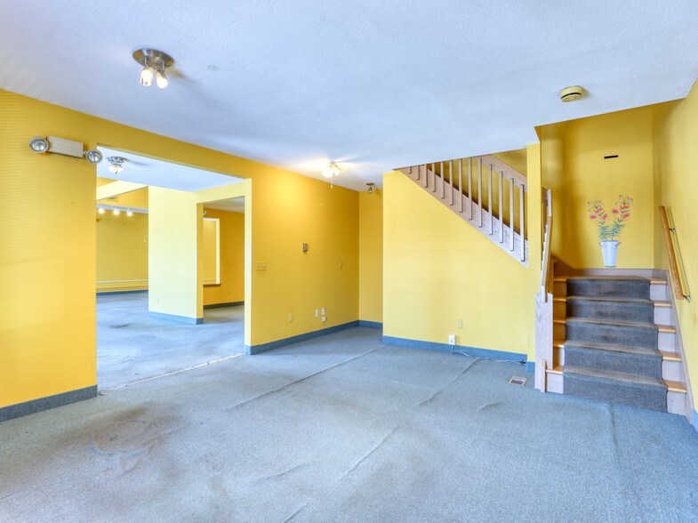 More Photos Of 908-914 Allen St, Springfield Storefront Retail Office For Sale