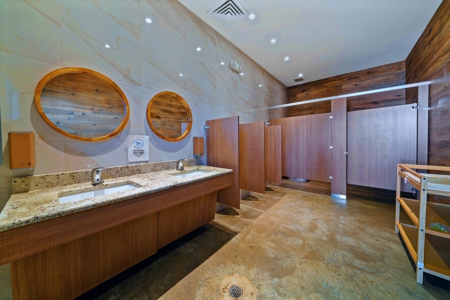 More Photos Of 4236 Laguna Shores Rd, Corpus Christi Restaurant For Sale