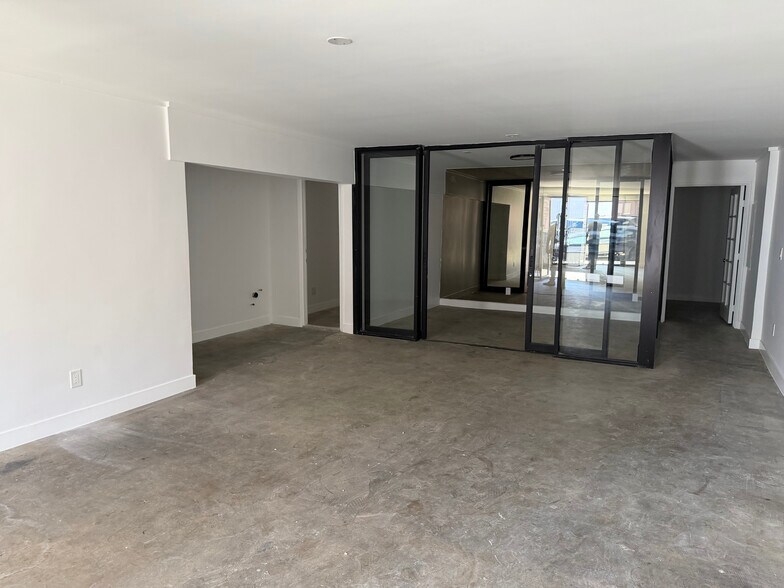 More Photos Of 7801 Melrose Ave, Los Angeles Restaurant For Lease