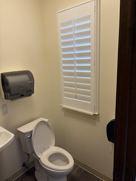 More Photos Of 27051 Southfield Rd, Lathrup Village Freestanding For Sale