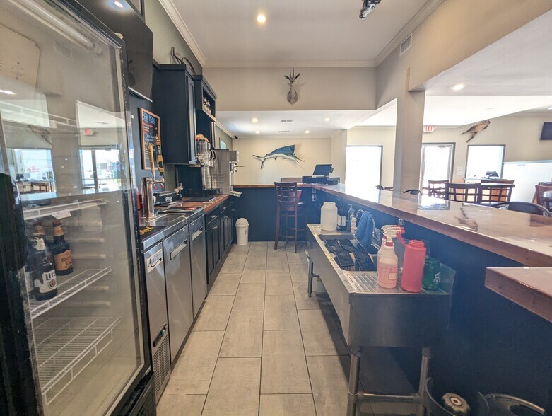 More Photos Of 1465 N Main St, Vidor Freestanding For Sale