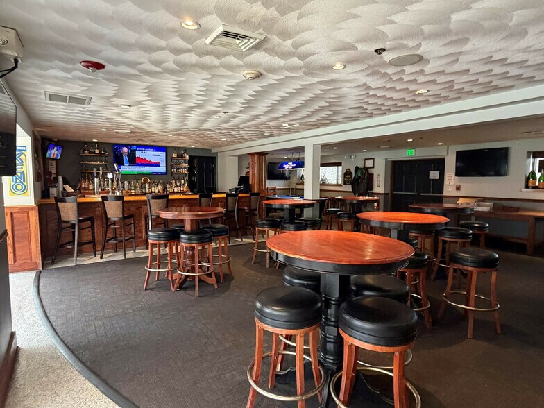 More Photos Of 325 Farnum Pike, Smithfield Restaurant For Sale