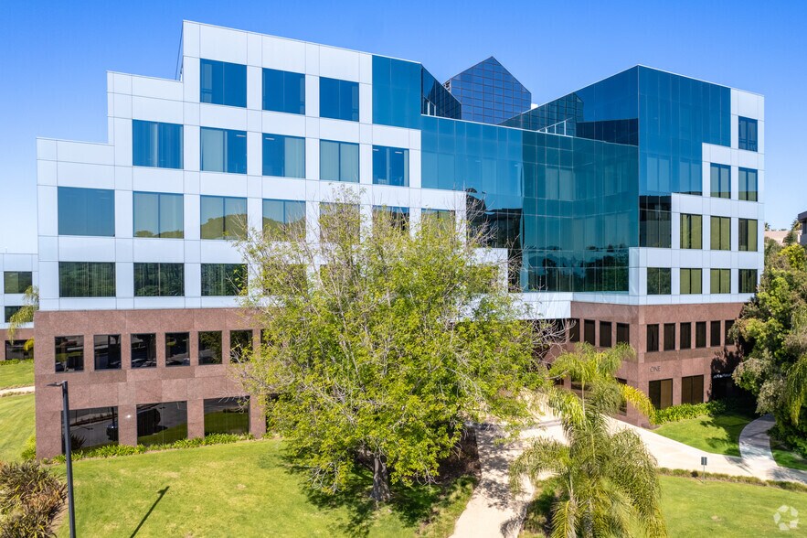 More Photos Of 1 Pointe Dr, Brea Office For Lease