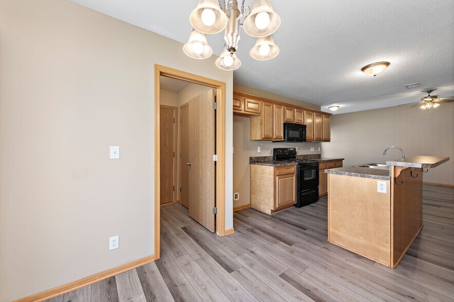 More Photos Of 4880-5015 Queen Ridge Ave, Kansas City Apartments For Sale
