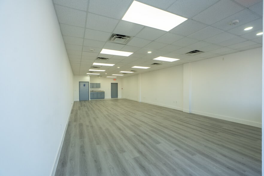 More Photos Of 7506-7560 NW 70th St, Miami Unknown For Lease