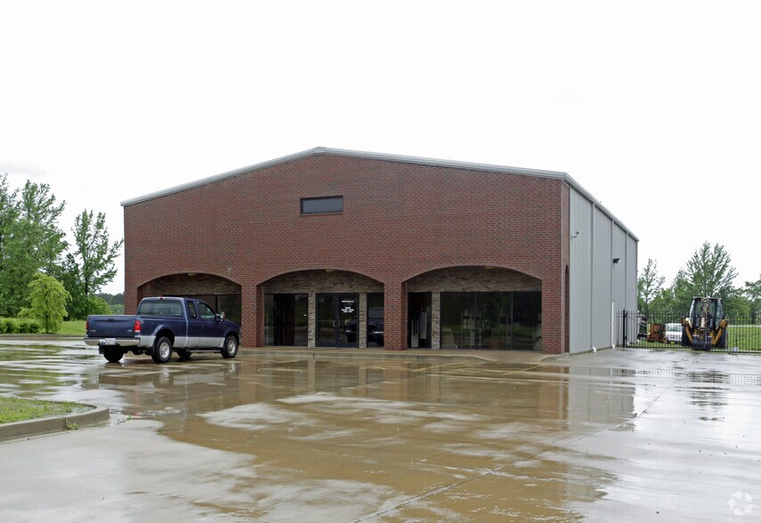 More Photos Of 8489 Industrial Dr, Olive Branch Warehouse For Lease