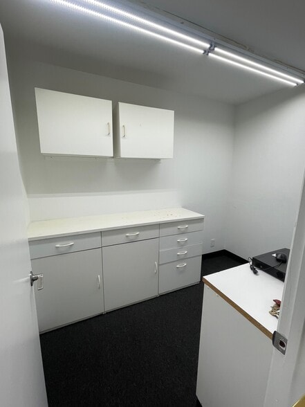 More Photos Of 19428-19434 Business Center Dr, Northridge Warehouse For Lease