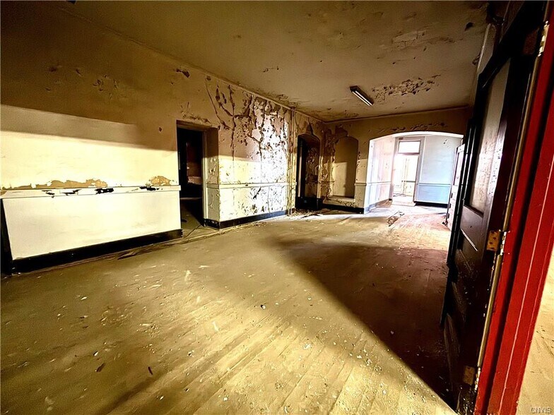 More Photos Of 10 South St, Auburn Office For Sale