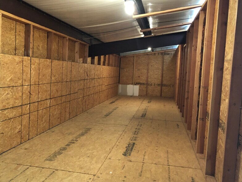 More Photos Of 322 E Thomas Ave, Stillwater Warehouse For Lease
