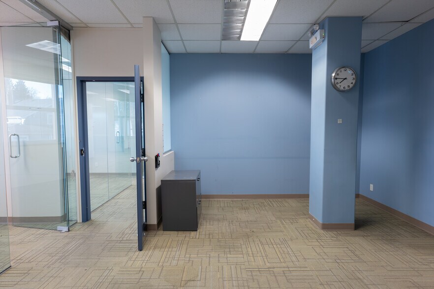 More Photos Of 422 6th St, New Westminster Loft Creative Space For Lease