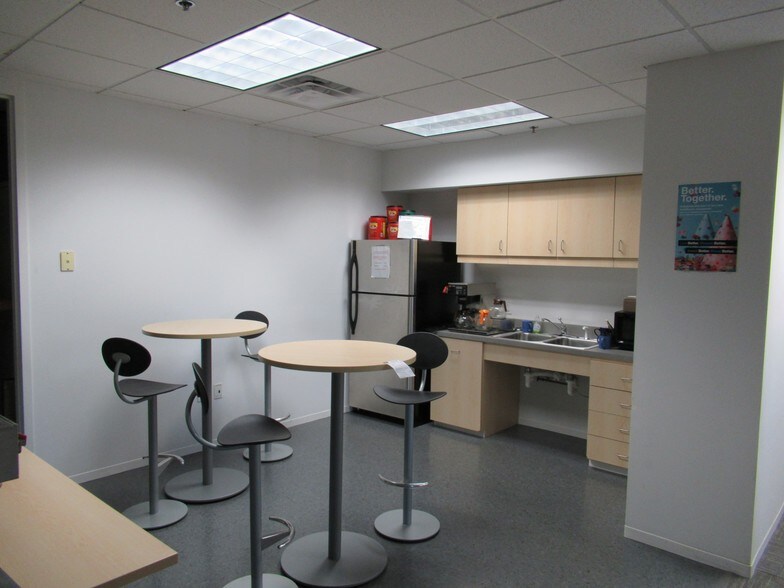 More Photos Of 3201 W White Oaks Dr, Springfield Office For Sale