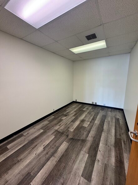 More Photos Of 1022 Lee Blvd, Richland General Retail For Lease