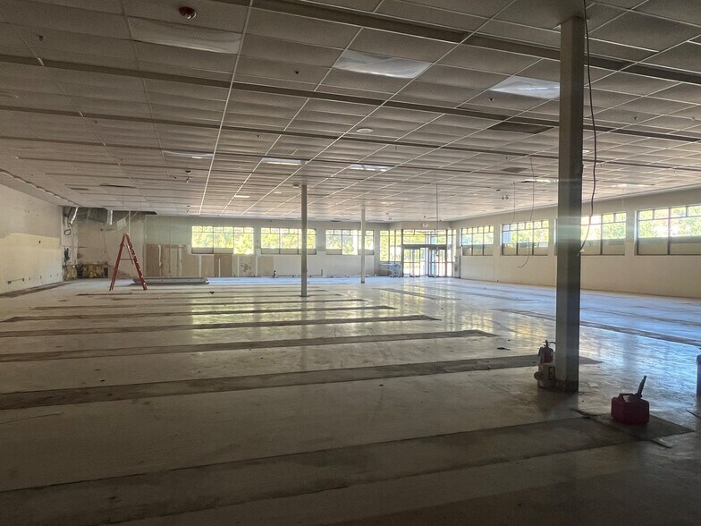 More Photos Of 1395 Middletown Ave, Northford Freestanding For Sale