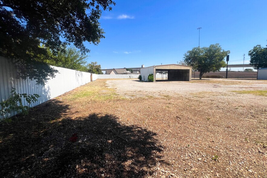 More Photos Of 231 Central Fwy E, Wichita Falls Land For Sale