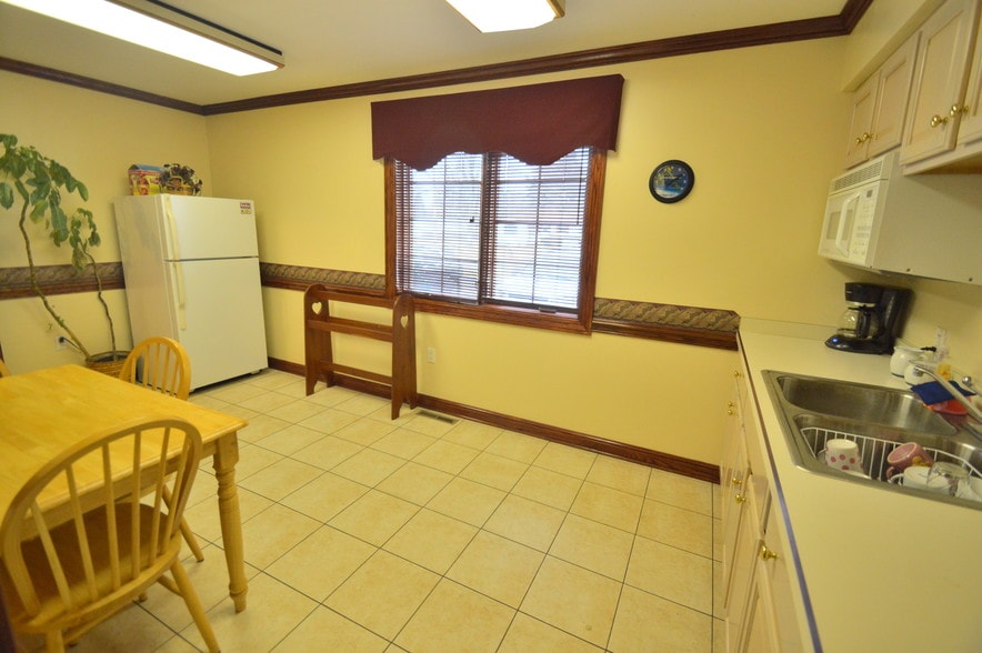 More Photos Of 10314 Main St, New Middletown Flex For Lease