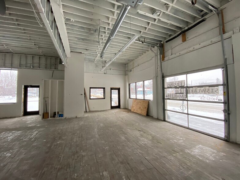 More Photos Of 515 W Lake St, Minneapolis Storefront Retail Office For Lease