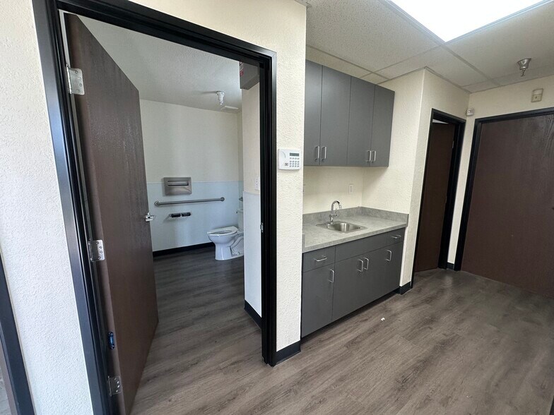 More Photos Of 13904 Maryton Ave, Santa Fe Springs Warehouse For Lease