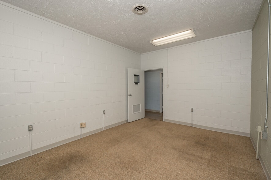 More Photos Of 2918 Price Ave, Cincinnati Office For Lease