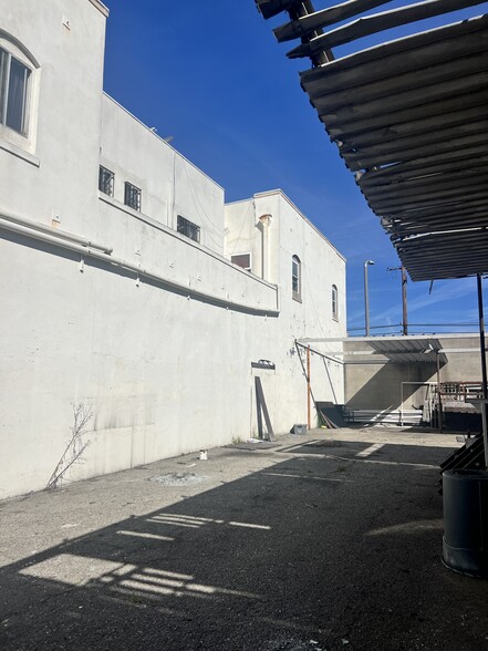 More Photos Of 702 W Anaheim St, Wilmington General Retail For Sale