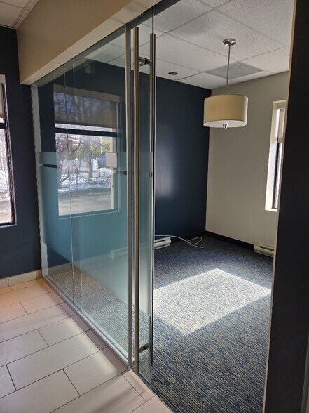 More Photos Of 218-220 Boul Labelle, Rosemère Restaurant For Lease