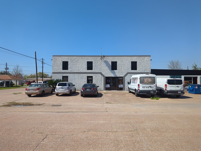 More Photos Of 513 Illinois St, South Houston Industrial For Sale