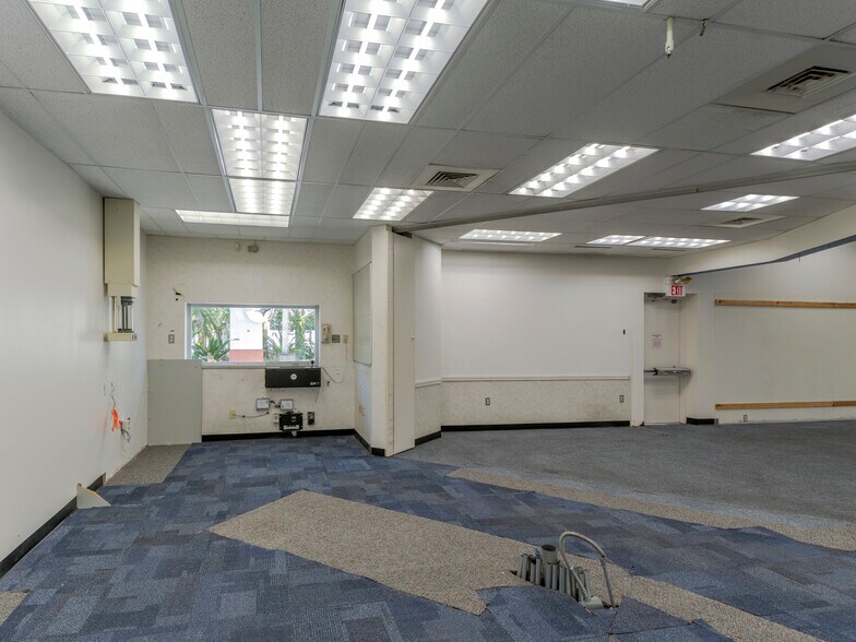 More Photos Of 6980 W Commercial Blvd, Lauderhill Drugstore For Sale
