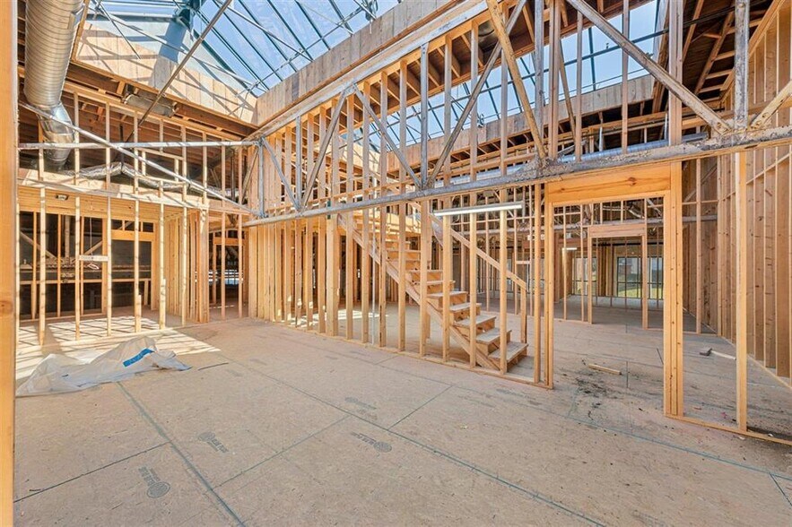 More Photos Of 1349 Adams St, Bowling Green Distribution For Sale