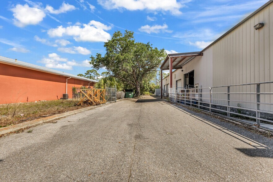 More Photos Of 18230 Paulson Dr, Port Charlotte Warehouse For Sale