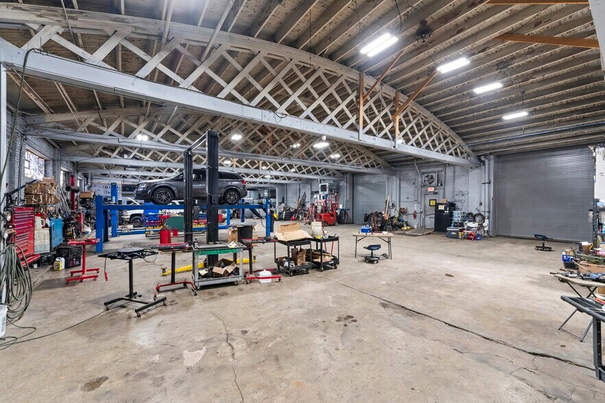 More Photos Of 5944 W 65th St, Chicago Service For Sale