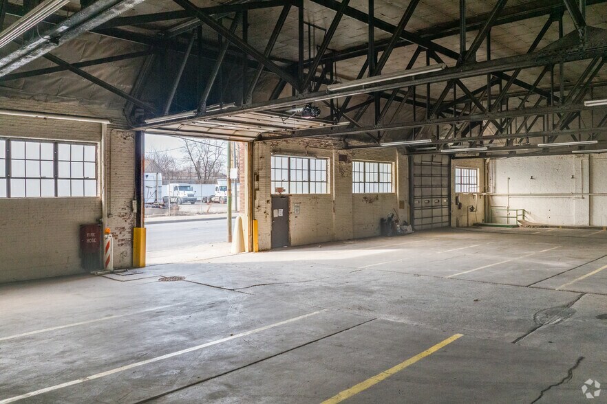 More Photos Of 6629 S Wentworth Ave, Chicago Warehouse For Lease