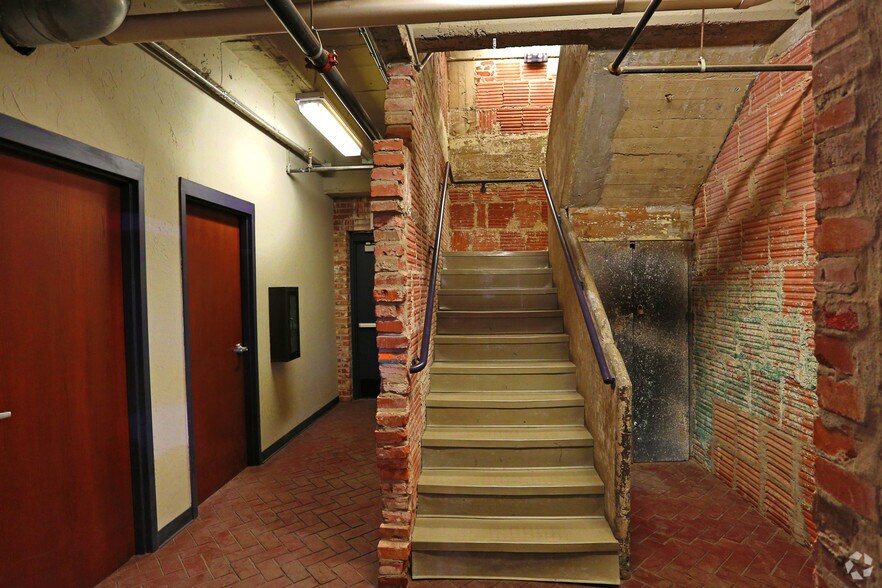 More Photos Of 825 N Broadway Ave, Oklahoma City Office For Lease