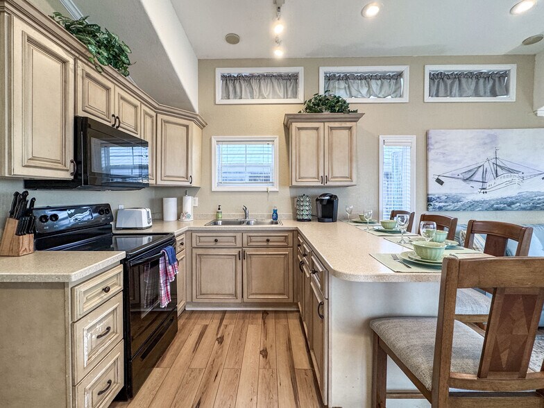 More Photos Of 309 Water St, Apalachicola Marina For Sale