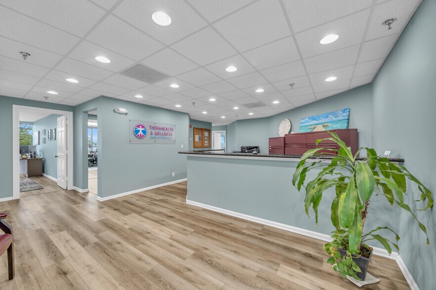 More Photos Of 631 US Highway 1, North Palm Beach Office For Sale