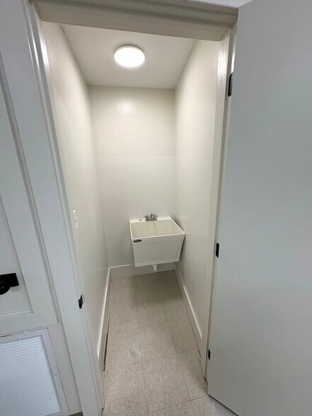 More Photos Of 4000 Magazine St, New Orleans General Retail For Lease