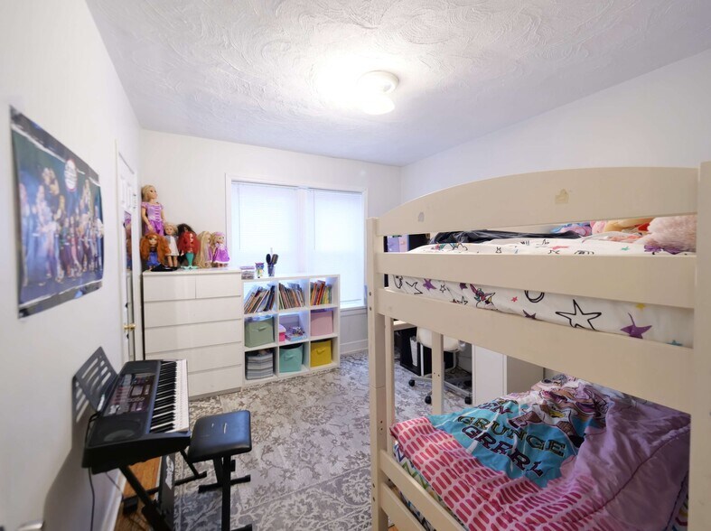 More Photos Of 5620 N Western Ave, Chicago Storefront Retail Residential For Sale