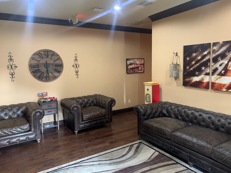 More Photos Of 4602 Park Springs, Arlington Loft Creative Space For Lease