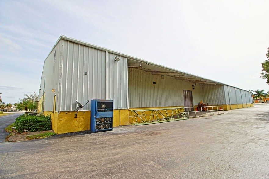More Photos Of 12180 Metro Pky, Fort Myers Distribution For Lease