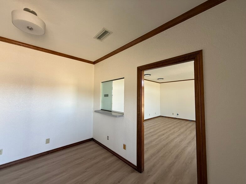 More Photos Of 304 Harwood Rd, Bedford Medical For Lease