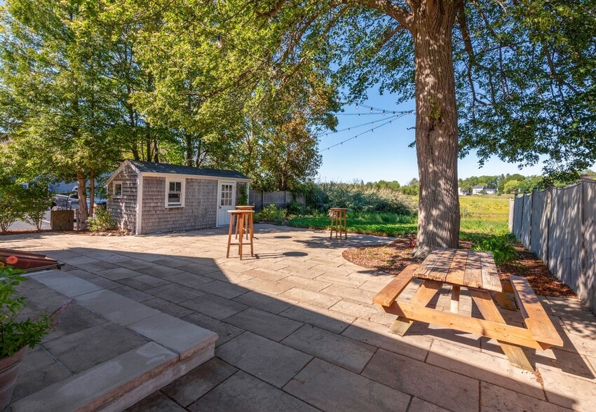 More Photos Of 162 Main St, Essex General Retail For Sale