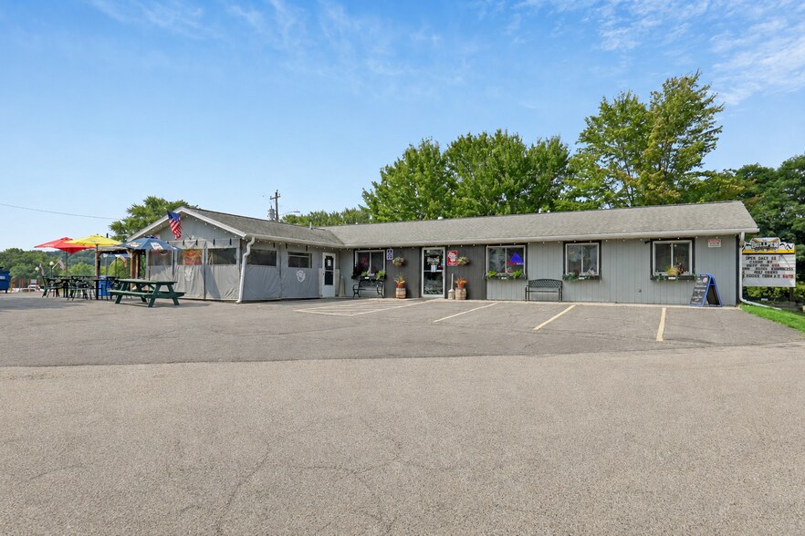 More Photos Of 309 Trail St, La Valle Restaurant For Sale