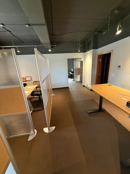 More Photos Of 2238-2240 Edgewood Ave S, Minneapolis Light Manufacturing For Lease