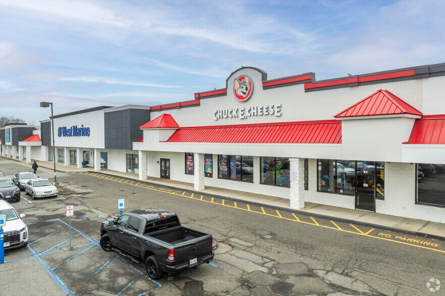 More Photos Of 135-187 Sunrise Hwy, West Islip General Retail For Lease