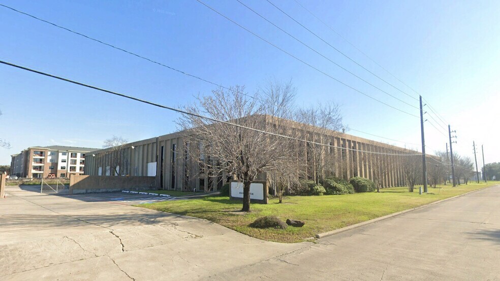 More Photos Of 4030 Bluebonnet Dr, Stafford Distribution For Sale
